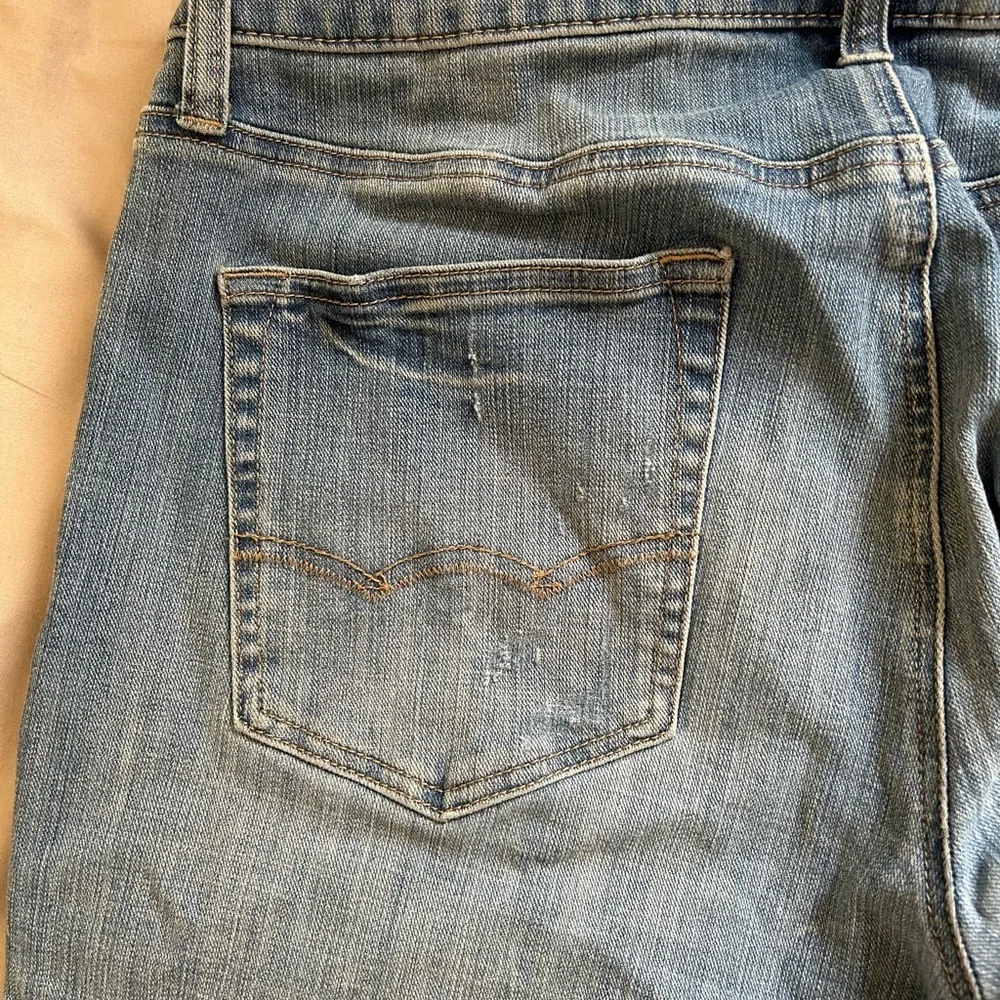 American Eagle Outfitters stylish light
